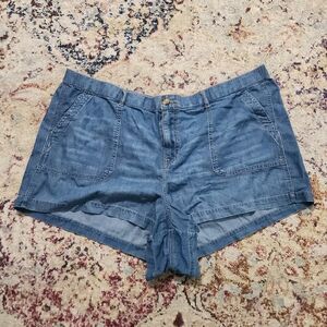 Torrid Jean Shorts Lightweight Denim Medium Wash Mid Rise Plus Size 26
